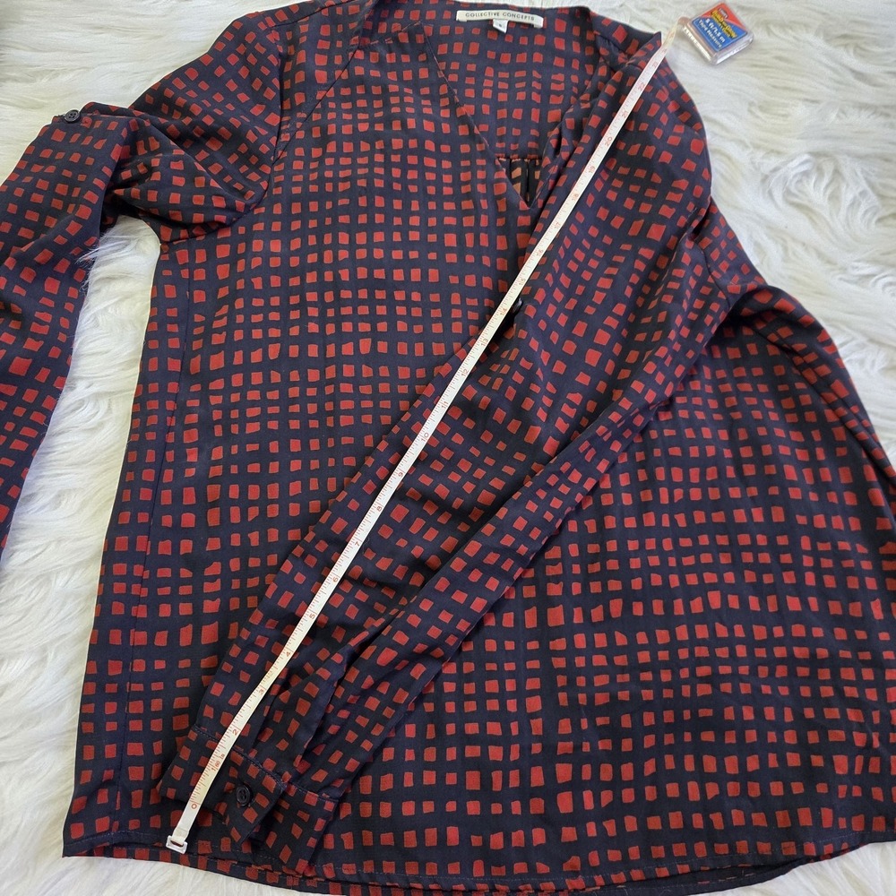 COLLECTIVE CONCEPTS Burgundy Navy Geometric Print Pull On V-Neck Blouse Size S - Picture 11 of 11